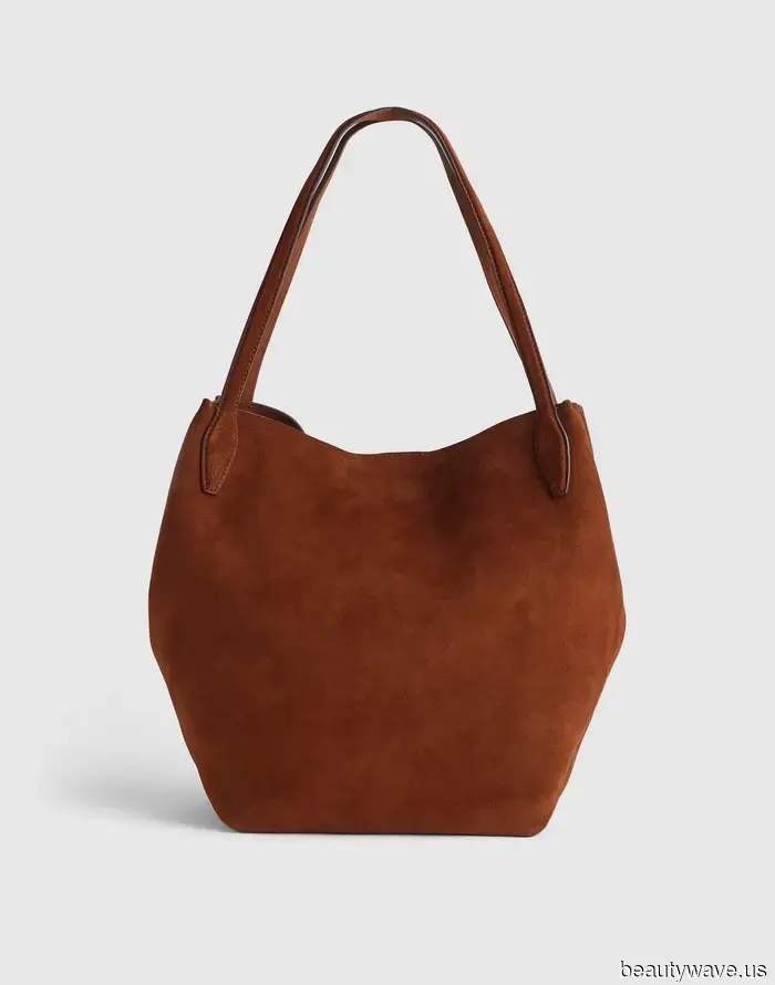 Wow, everything is currently discounted at Madewell—some of these stylish pieces rarely see a price reduction.