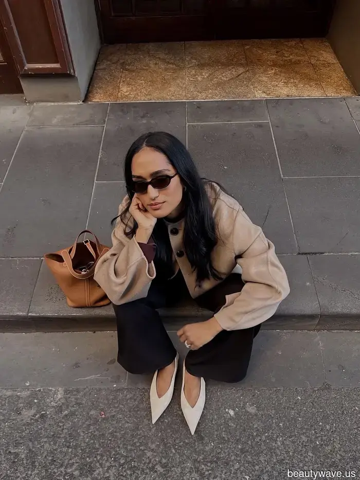 Just so you know: Currently, every fashion enthusiast is opting for this beautiful shoe color rather than black.