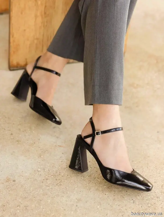 Carolyn Bessette Kennedy is my style icon for 2026—here are 5 minimalist '90s outfits I'm recreating to achieve her look.