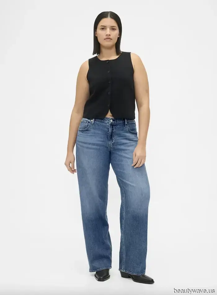 Los jeans de tiro bajo virales de Hailey Bieber acaban de salir a la venta, pero no los compres si no posees esta tendencia de zapatos.