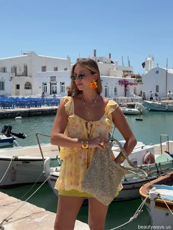 Se hai in programma di visitare una di queste isole greche quest'estate, indossa questo, questo e questo.