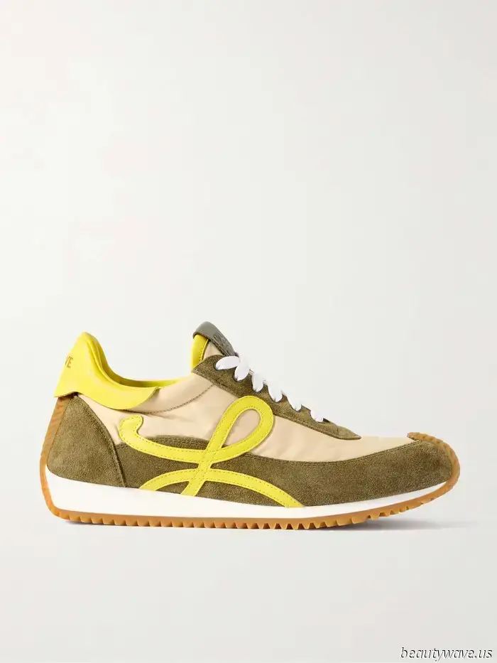 8 zapatillas elegantes para llevar a la oficina, según editoras de moda con estilo