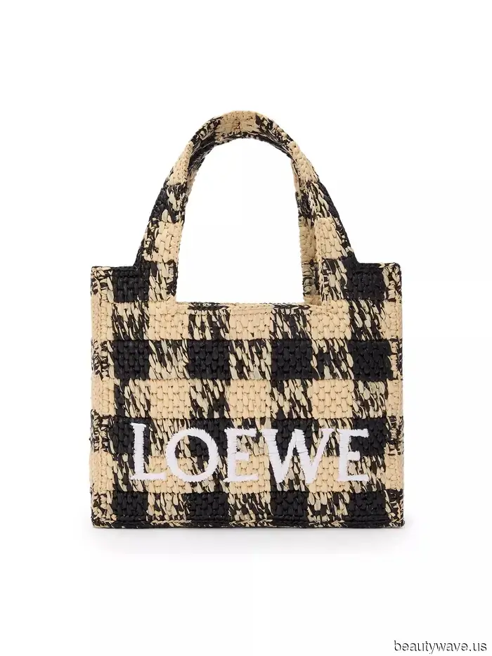 Джессика Альба только что надела когда-то устаревший тренд кроссовок, который на самом деле идеально сочетается с мешковатыми штанами.