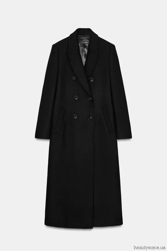 PSA para todos los que compraron esas sandalias virales de The Row y Ugg este año: Esto es lo que debes usar con ellas.