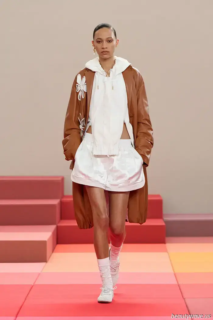 Fendi präsentierte eine psychedelische Kollektion, die sich wie eine Zukunft und wie ein ewiger Sommer anfühlte.
