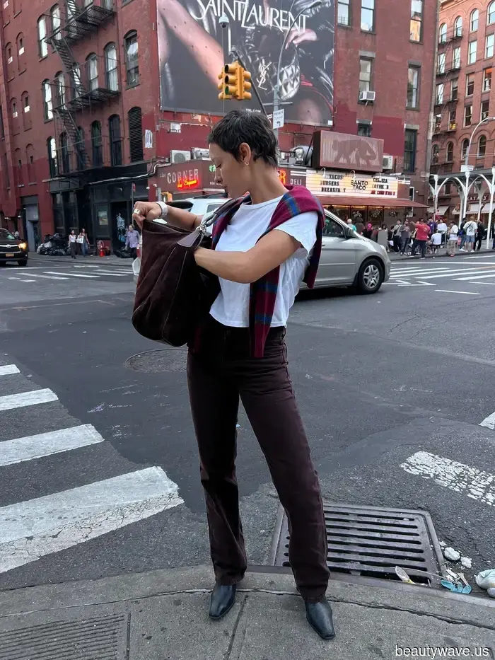 Lo Stile di Stivale Senza Tempo che le Persone con Gusto Chic Preferiscono Silenziosamente ai Modelli con Punta Rotonda