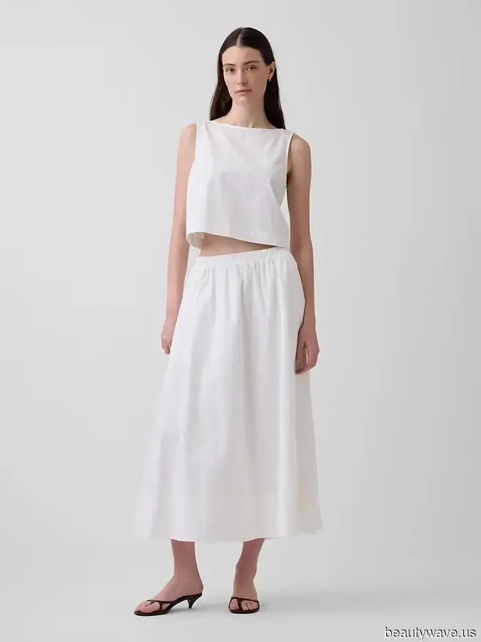 Invece dei jeans, le persone a Parigi indossano questo elegante capo con ballerine e mocassini.