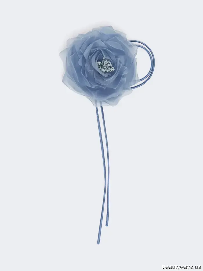 It's My Duty to Observe: The Highly Specific Accessory That Trendy Girls in NYC Are Now Fixated On