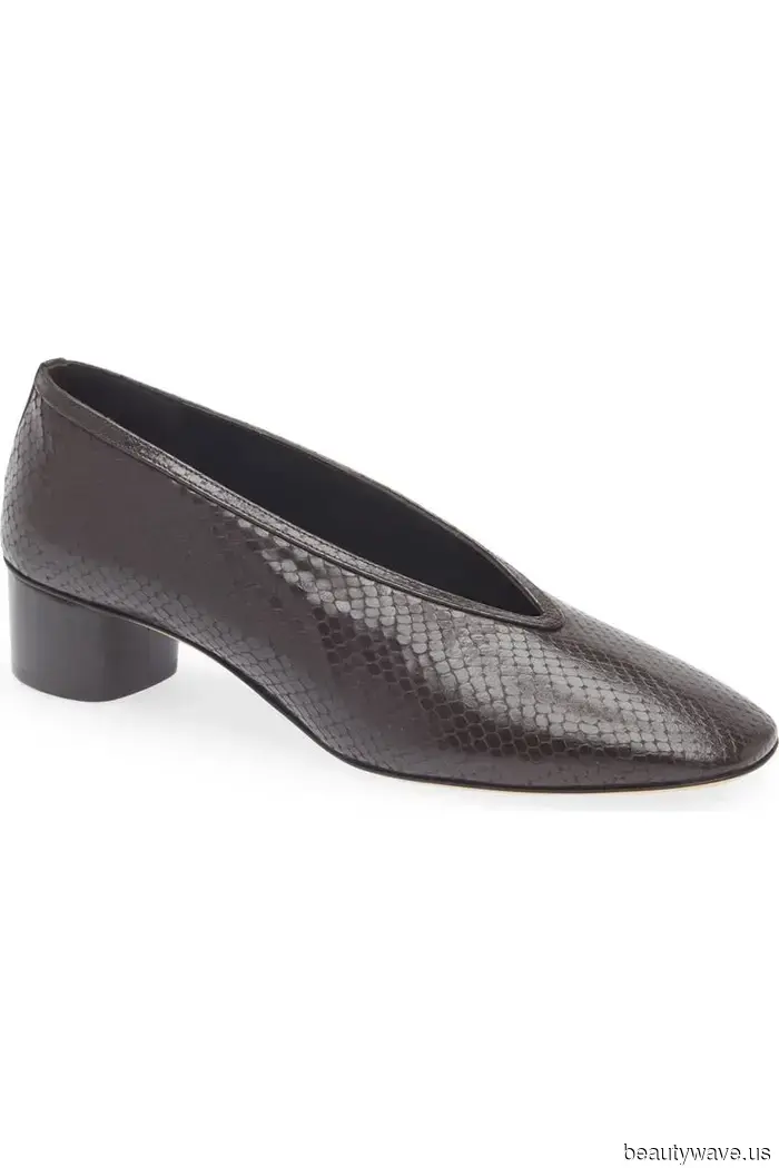 Identifying an It Girl in 2026: This Trendy Cropped Jeans Look and This French-Inspired Shoe Style