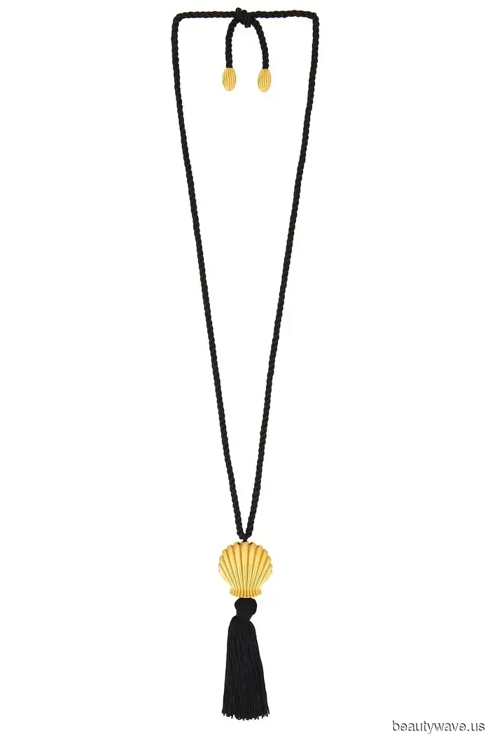 If You Want to Achieve a Parisian Look, Purchase These 7 Summer Items and Style Them This Way