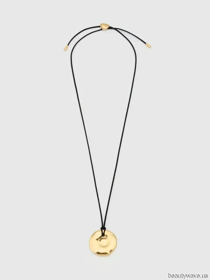 Se vuoi il guardaroba minimalista più chic di quest'estate, assicurati che includa questo, questo e questo.