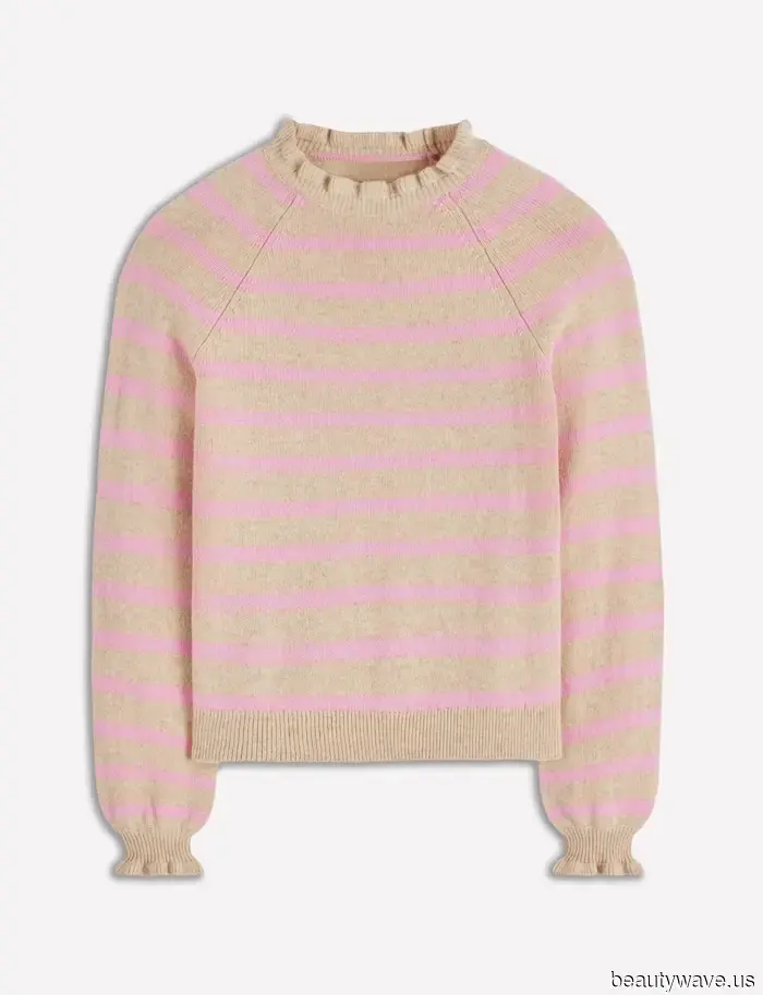 Apologies, Barrel Jeans—this denim trend appears much more sophisticated when paired with heels.