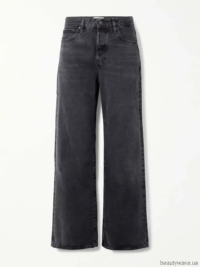 Hey, to be considered cool in 2025, you just need two things: baggy jeans and this unusual, trending flat shoe style.