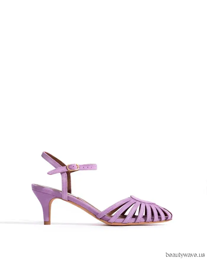 Dimentica i tacchi neri&mdash;Victoria Beckham ha appena indossato la tendenza di colore delle scarpe che non mi aspettavo fosse così chic.