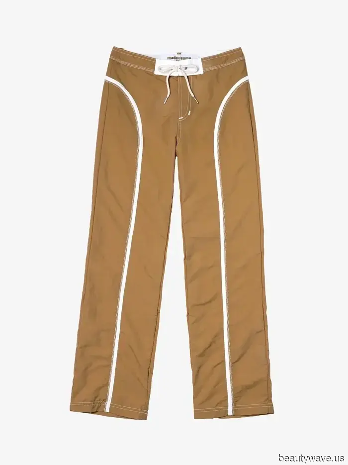 Si quieres lucir más elegante este otoño, compra un par de pantalones y un par de jeans en este color.