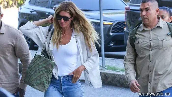 The flat-shoe trend that everyone will be sporting at the airport with jeans this fall has arrived.