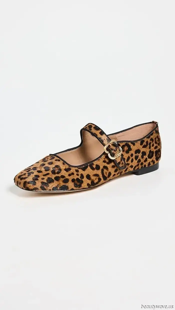 Kate Moss sported the top shoe trend that elevates all-black ensembles to a fashionable level.