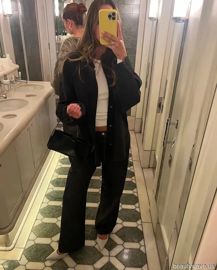 Just so you know: Currently, every fashion enthusiast is opting for this beautiful shoe color rather than black.