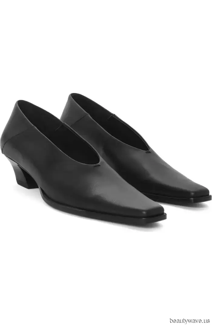 Le persone di moda a Parigi sanno che queste tendenze estive delle scarpe sono fondamentali per un look ben curato.