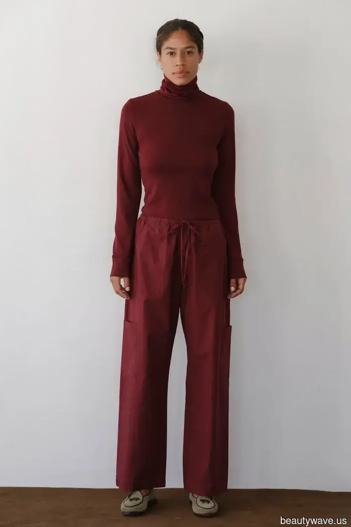 I reside in NYC, and here are 8 items I notice moms wearing during drop-off.