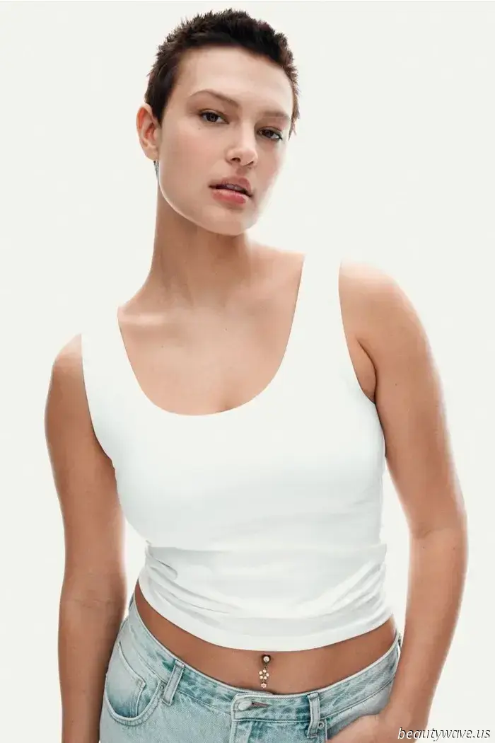4 Outfit-Ideen, die das bescheidene weiße Tanktop geradeaus schick aussehen lassen
