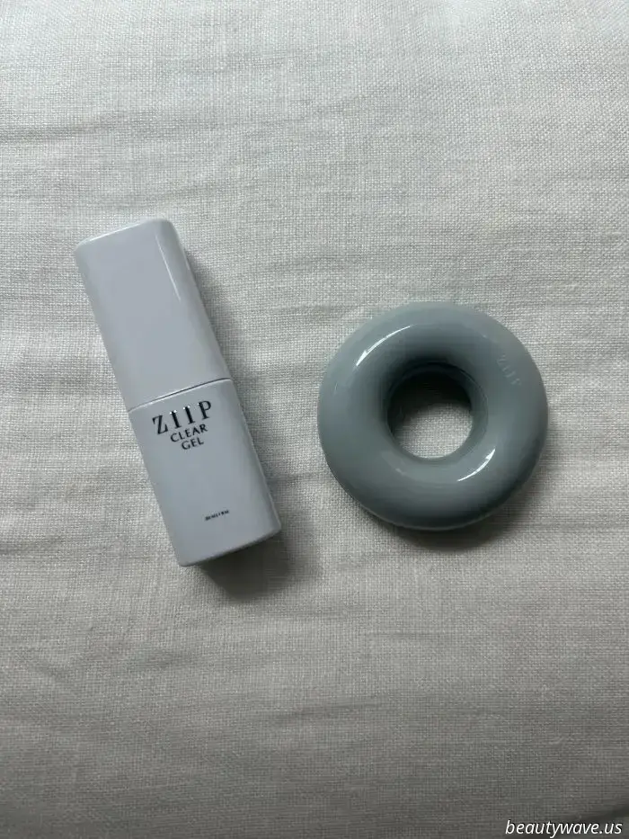 I recently tested a high-tech "Zit Zapper" to find out if it could help clear my hormonal breakout.