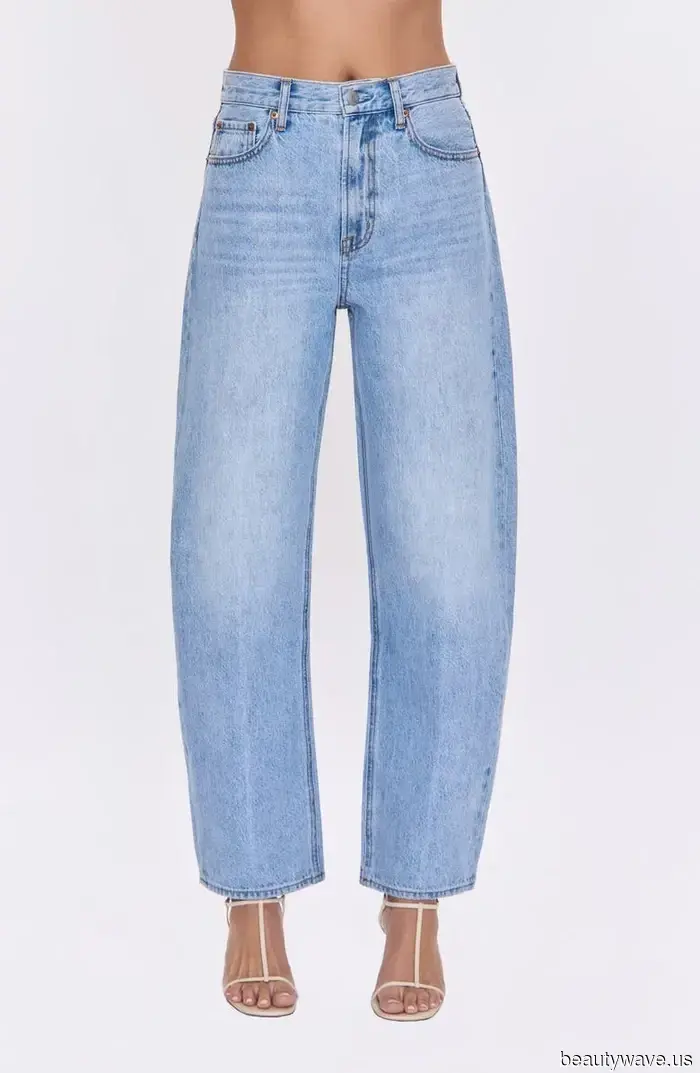 Gigi Hadid sported the autumn shoe trend that pairs perfectly with full-length jeans.