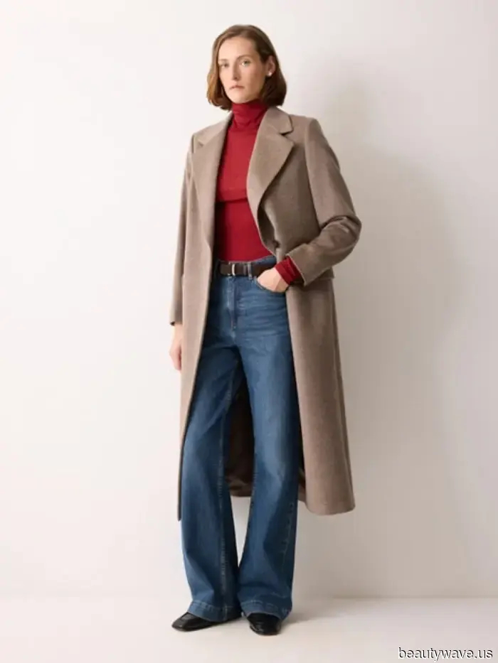 Indeed, loafers pair nicely with trousers, but Parisians understand that they look even more stylish with jeans—these outfits illustrate that perfectly.