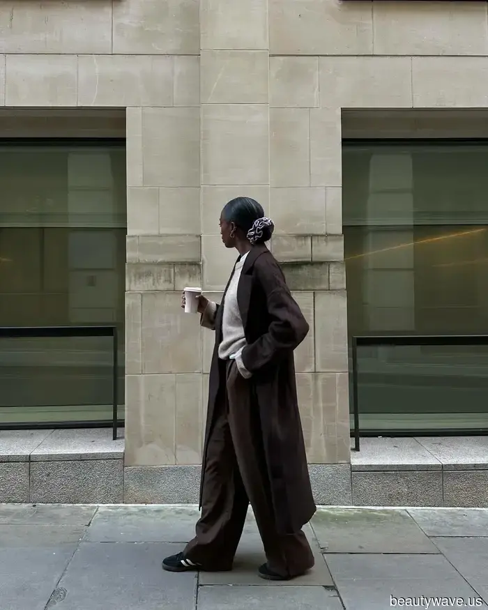 Soy una Editora de Moda Minimalista&mdash;6 Fórmulas de Atuendo Clásicas a las que Regreso Una y Otra Vez