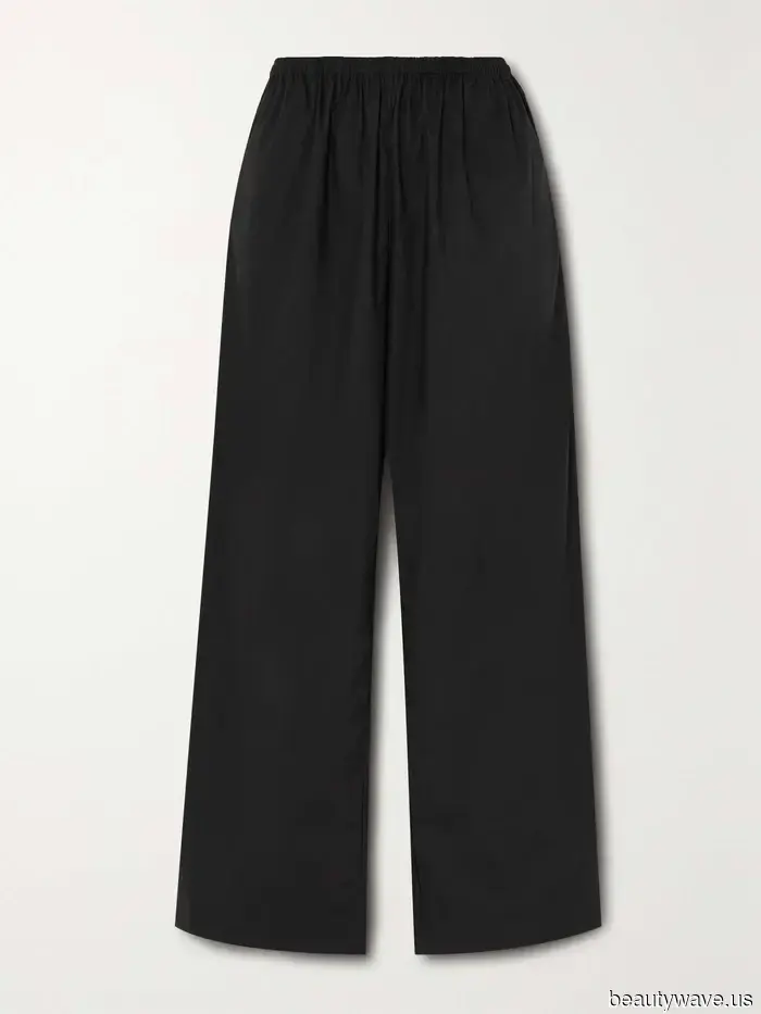 Kate Moss has just landed at the airport sporting the anti-jeans trouser trend that I genuinely suggest wearing while traveling.