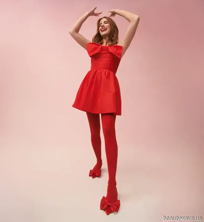 Abiti con Fiocco Rosso, Pantaloni di Velluto e Camicie da Smoking&mdash;Emma Roberts Condivide Cosa Indossa Questa Stagione Festiva