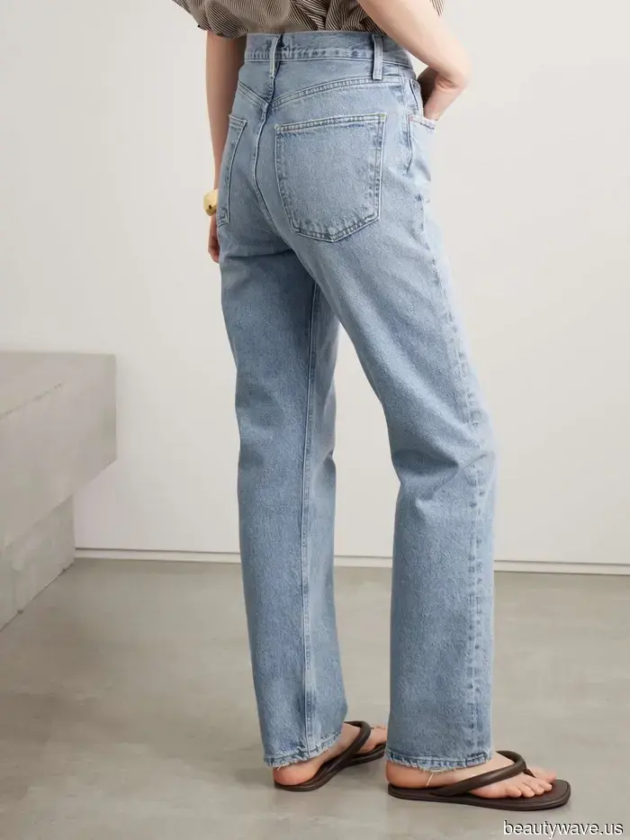 Dua Lipa und Miley Cyrus tauschten ihre dunkelblauen Jeans gegen diesen '90er-Jahre-Retro-Look.