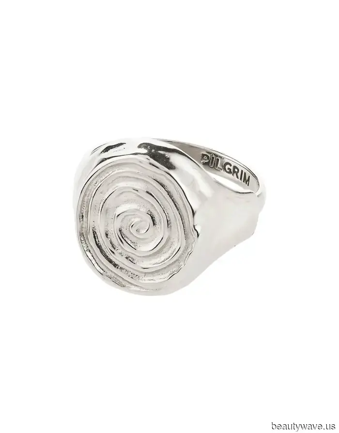 Spiral Jewelry! Graphic T-Shirts! Neon Hues! 7 Fashion Trends Returning for Summer 2026