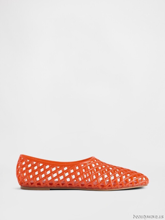 A Fashionista from New York Visits Gap—23 Items They'd Choose for Summer.