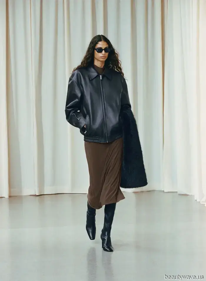 No Pillbox Hats or Capes—this Winter's Accessory Trend for the Stylish: the "Rich" Look