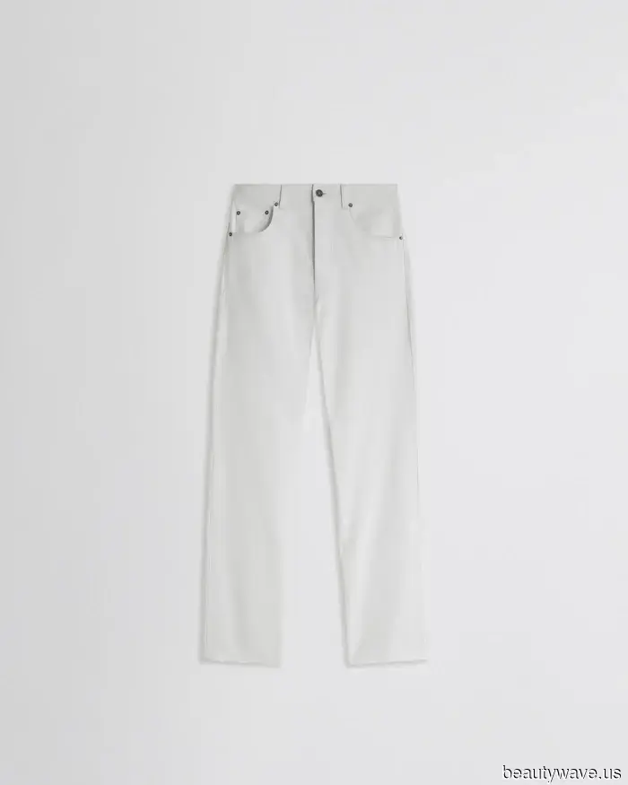 The official coolest jeans color to pair with sandals this year has just been announced.