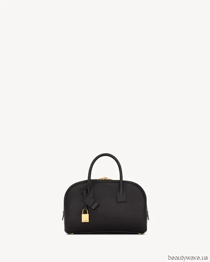 So che hai un gusto classico se stai portando questa borsa senza tempo.