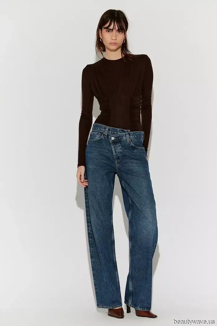 Ho appena provato i jeans che ogni donna chic sta indossando in questo momento&mdash;Ecco perché valgono l'hype