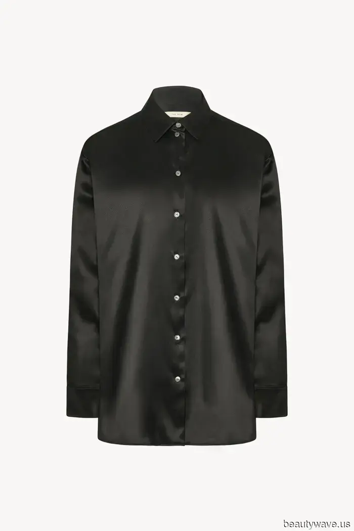 Questa tendenza della camicia in satin sembra uscita direttamente dall'era Gucci di Tom Ford&mdash;7 modi in cui le persone della moda stanno…