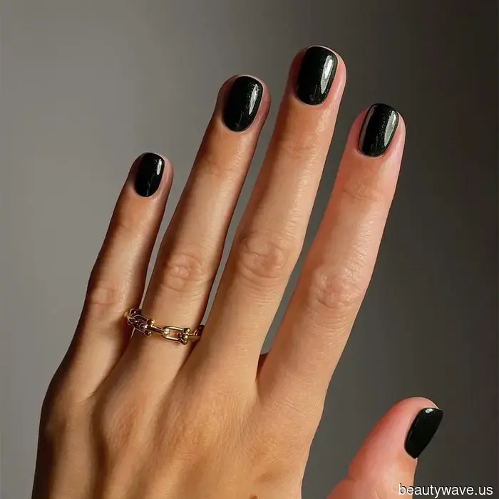 15 Manicures Inspired by Dark Academia That Conjure Images of Dusty Leather Books, Secret Societies, and Plaid Layers