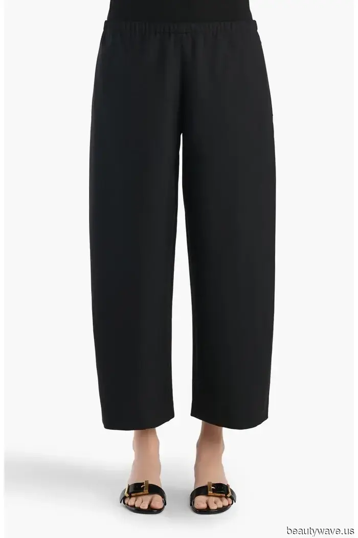 Forget Ballet Flats; this is the flat shoe trend that everyone will be pairing with stylish jeans this fall.