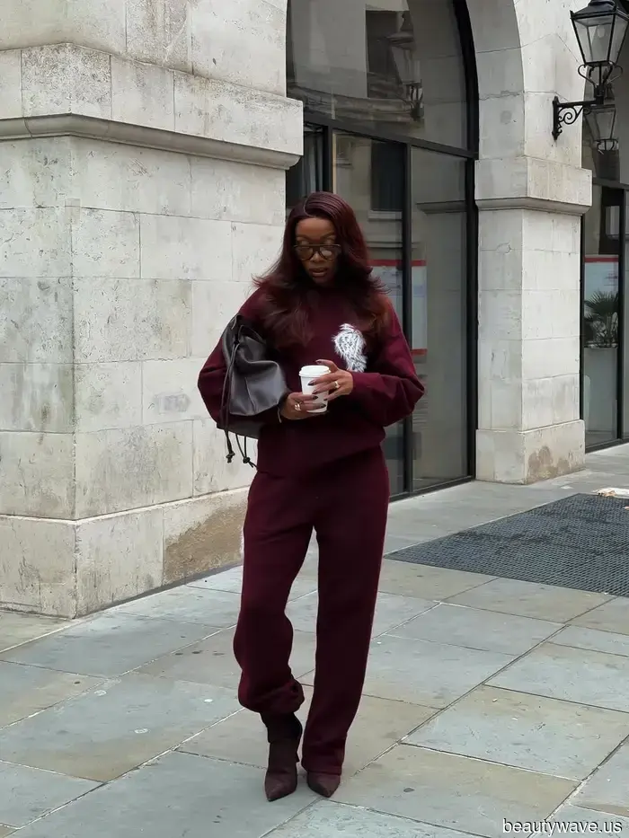 Mode-Mädchen haben alle anderen Trends für Knöchelstiefel für diesen&nbsp;einen spezifischen&nbsp;reich aussehenden Stil aufgegeben.