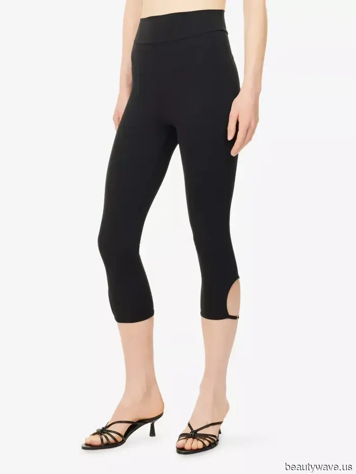 Apologies, but French women are opting for this "outdated" summer pairing of jeans and flip-flops instead.