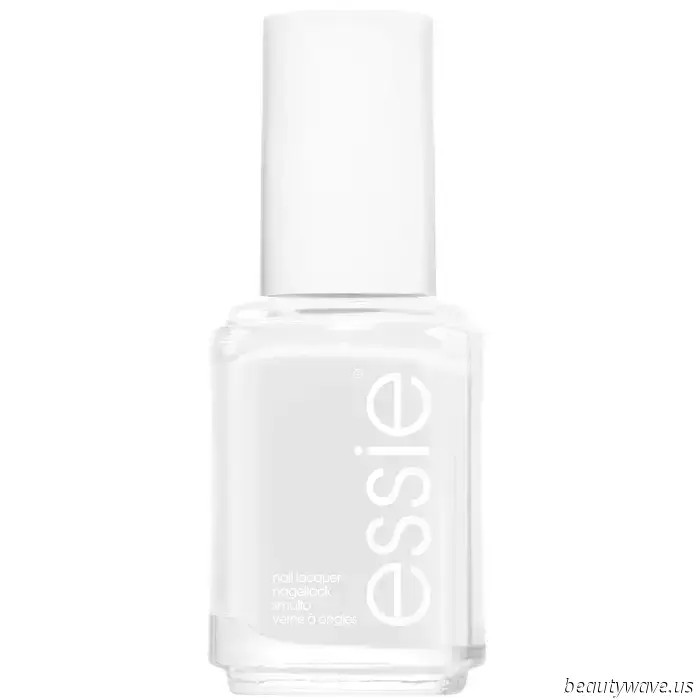 Beauty Editors Concur: This Simplistic French Manicure Trend Is an Evergreen Attraction.