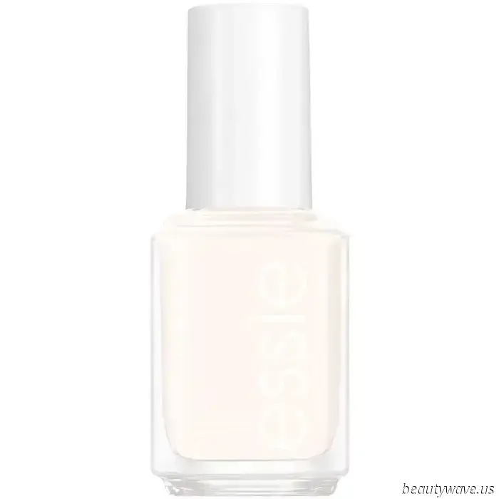 ¿Avena, Almendra o Fresa? Los Mejores Tonos de Esmalte de Uñas Lechoso para una Manicura de Verano a la Moda