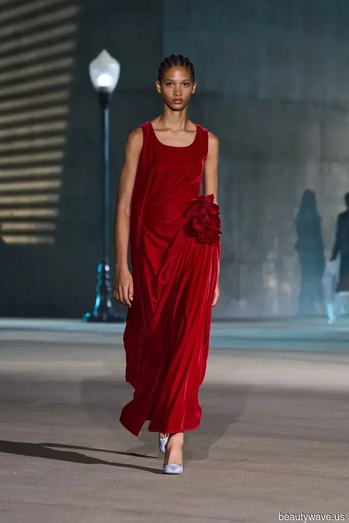 Cinematic! Jonathan Anderson Transforms the Hollywood Narrative for Dior Cruise 2027.