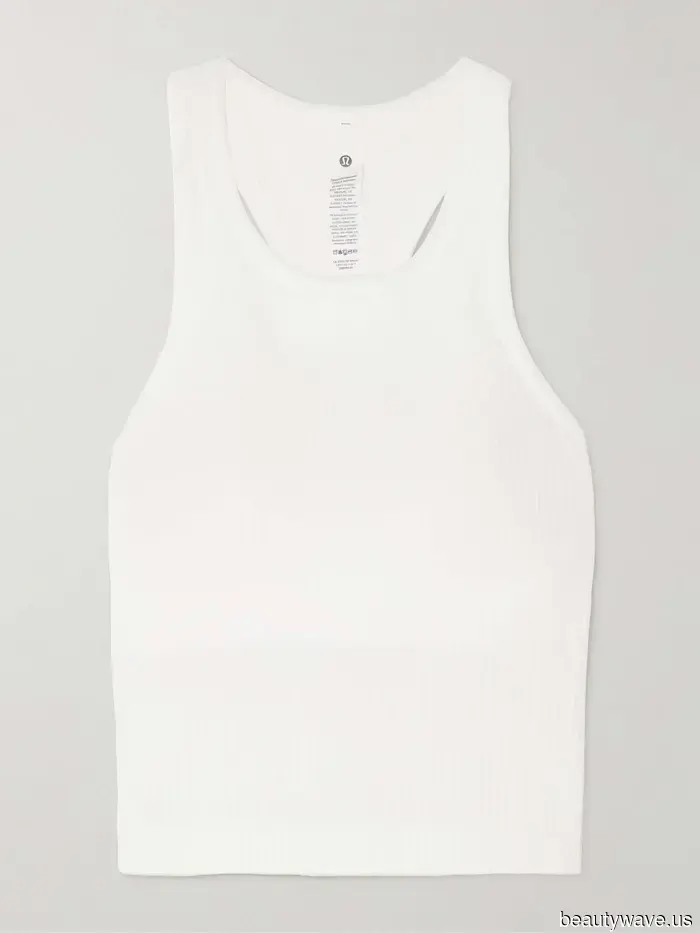 If you plan to wear leggings in 2025, please stick to styles like these, these, and these.