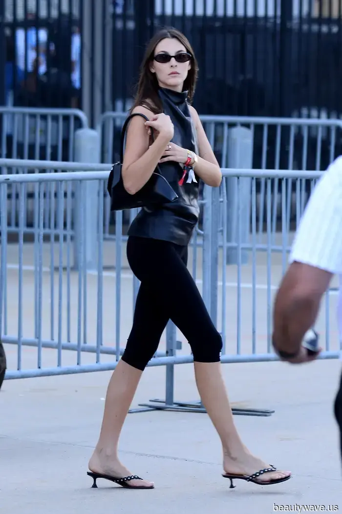 I’m Encircled by Fashionable Women—Here’s the New Outfit Formula They’re Now Adopting.
