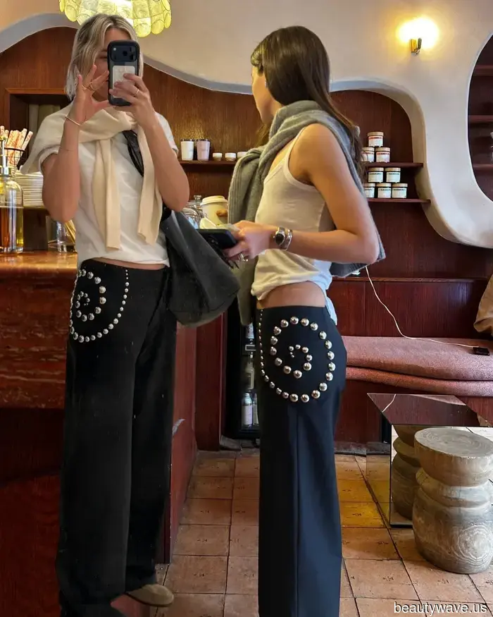 Ovunque guardo, le persone di moda stanno improvvisamente indossando questa micro tendenza "divisiva" per l'estate.