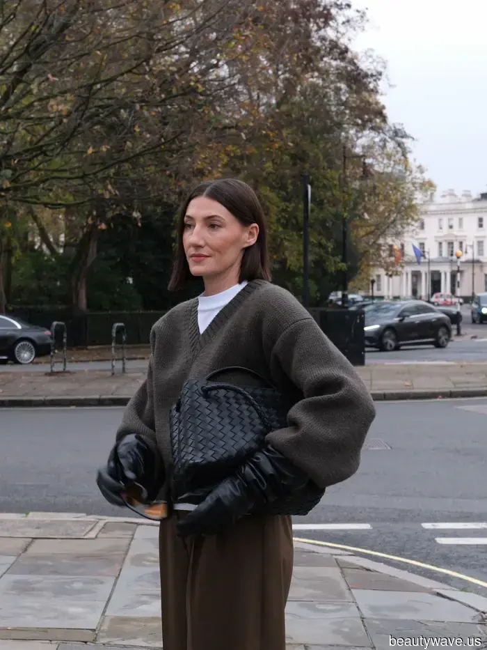 Dico sempre ai miei amici di comprare cashmere durante i saldi invernali&mdash;11 maglioni che consiglio per primi